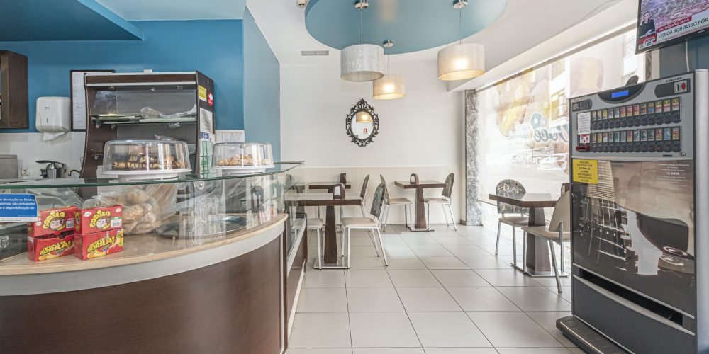 Trespasse de Pastelaria com fabrico próprio em Queluz