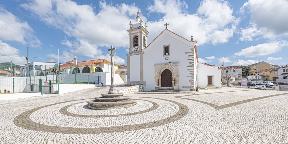 Porta24 Imóveis Prédio com 3 frações Cheleiros