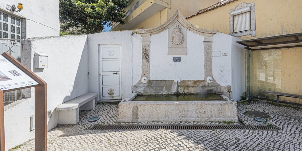Porta24 Imóveis Prédio com 3 frações Cheleiros