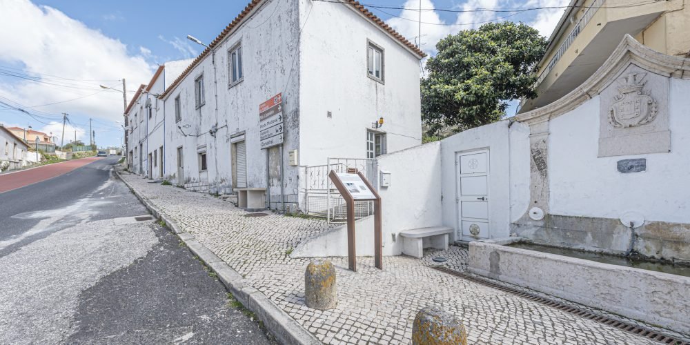 Porta24 Imóveis Prédio com 3 frações Cheleiros