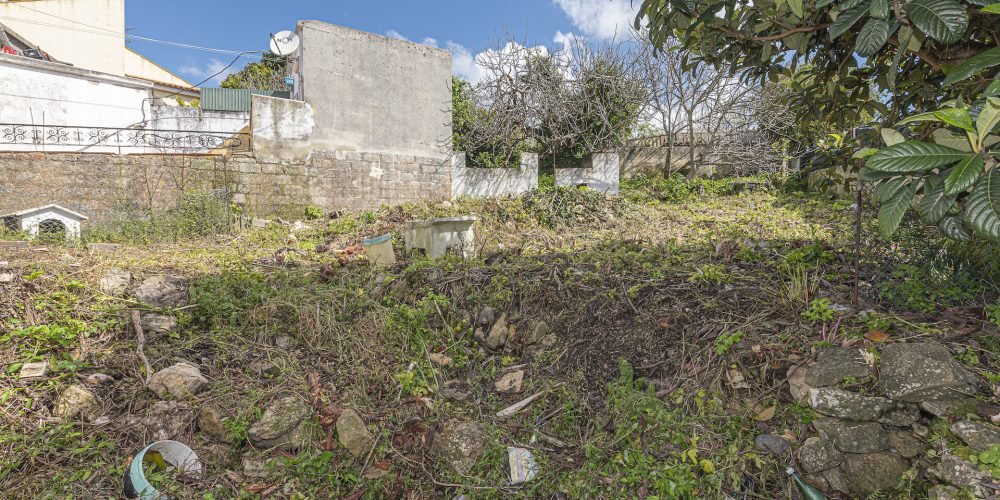 Porta24 Imóveis Prédio com 3 frações Cheleiros