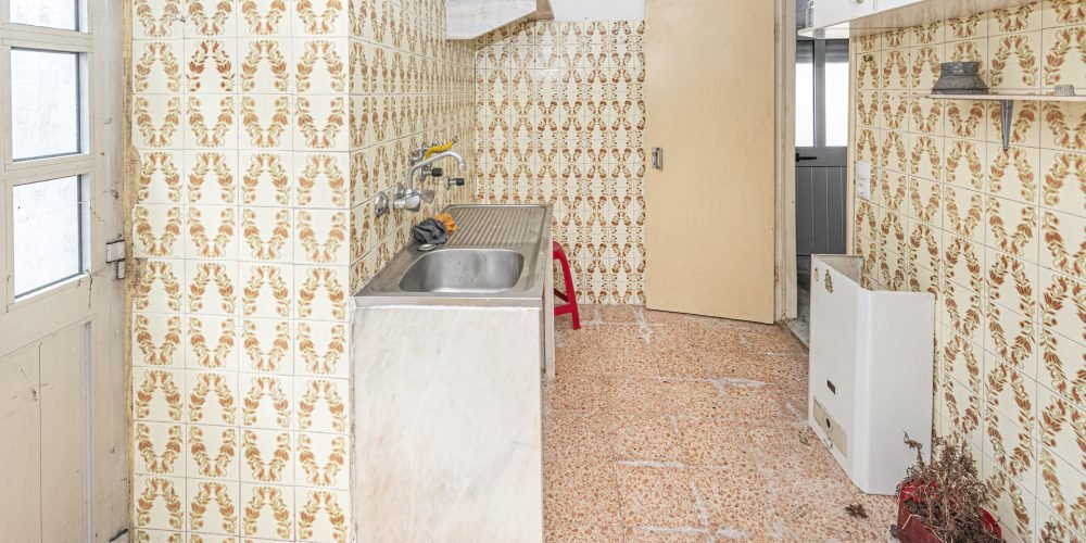 Porta24 Imóveis Prédio com 3 frações Cheleiros