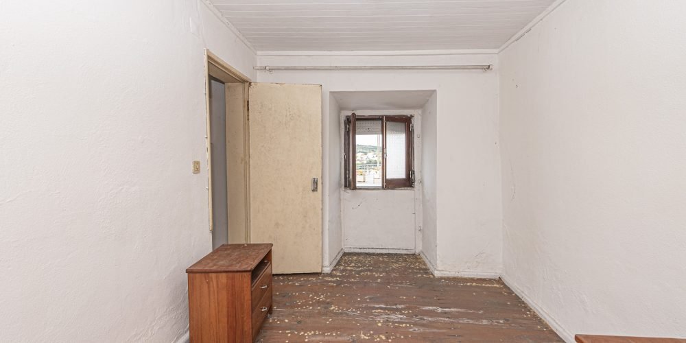 Porta24 Imóveis Prédio com 3 frações Cheleiros