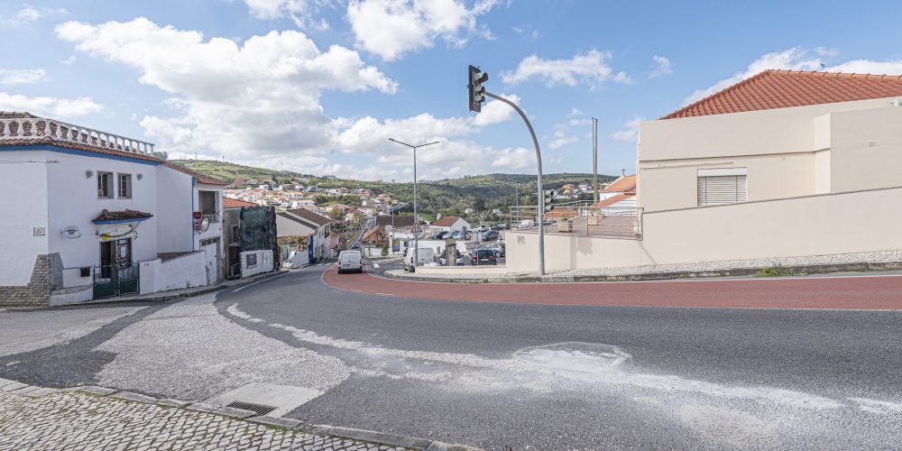 Porta24 Imóveis Prédio com 3 frações Cheleiros