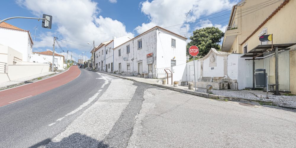 Porta24 Imóveis Prédio com 3 frações Cheleiros